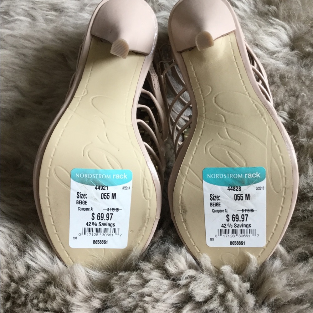 Fergie Beige and gold heels-super sexy! - Picture 4 of 4